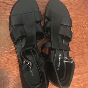 Women’s size 8M black Naturalizer sandals